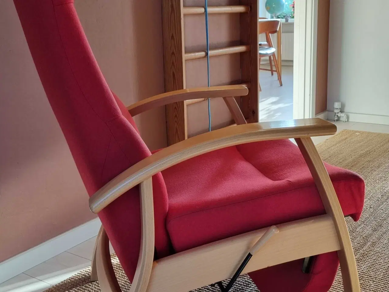 Billede 2 - Flot Farstrup lænestol med fold-ud fodskammel