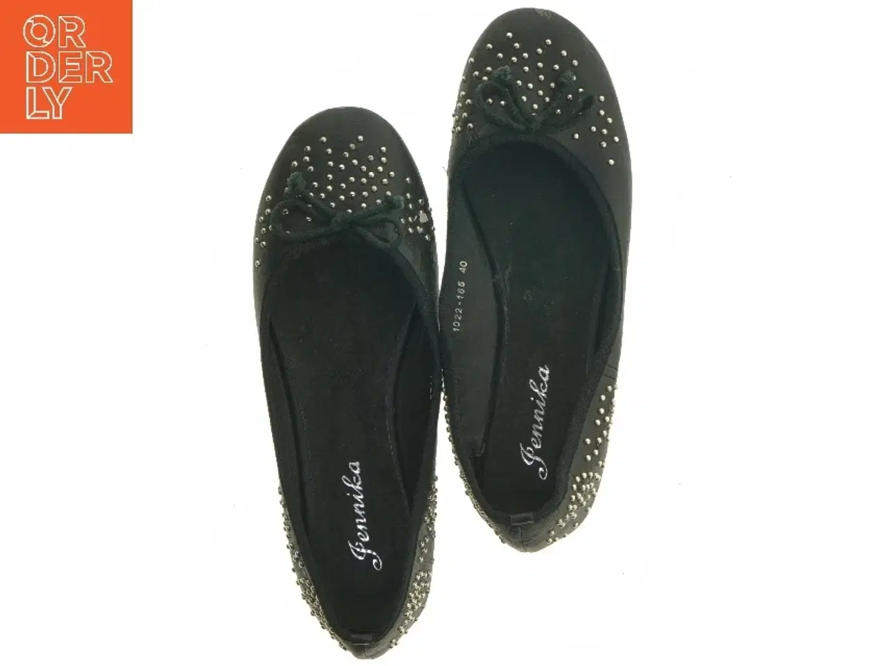 Billede 5 - Sorte flade sko med nitter fra Jennika (str. 40)