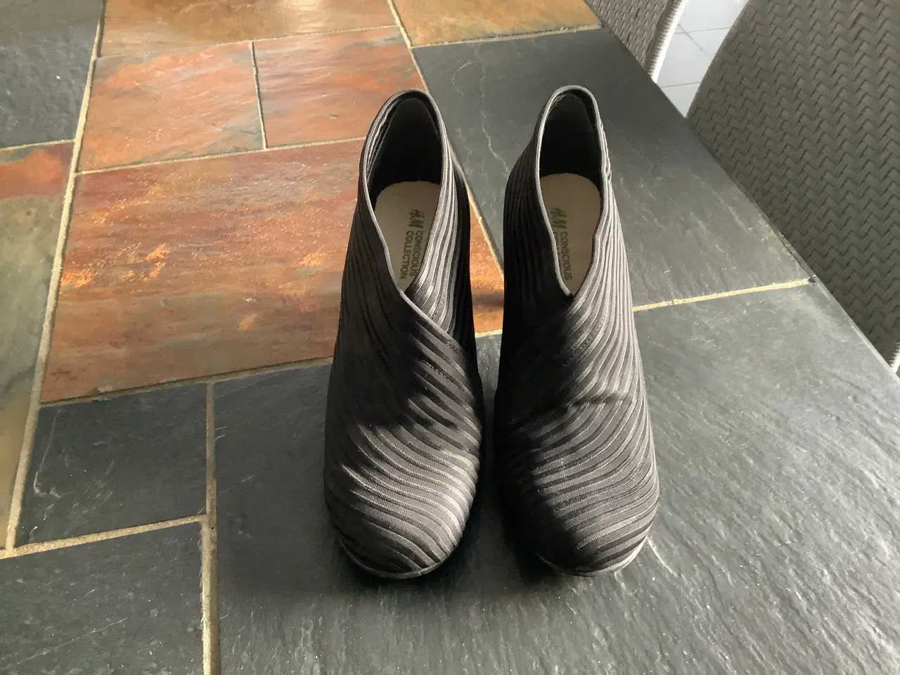 Billede 1 - Elegant ankel støvle på lille hæl - str. 39