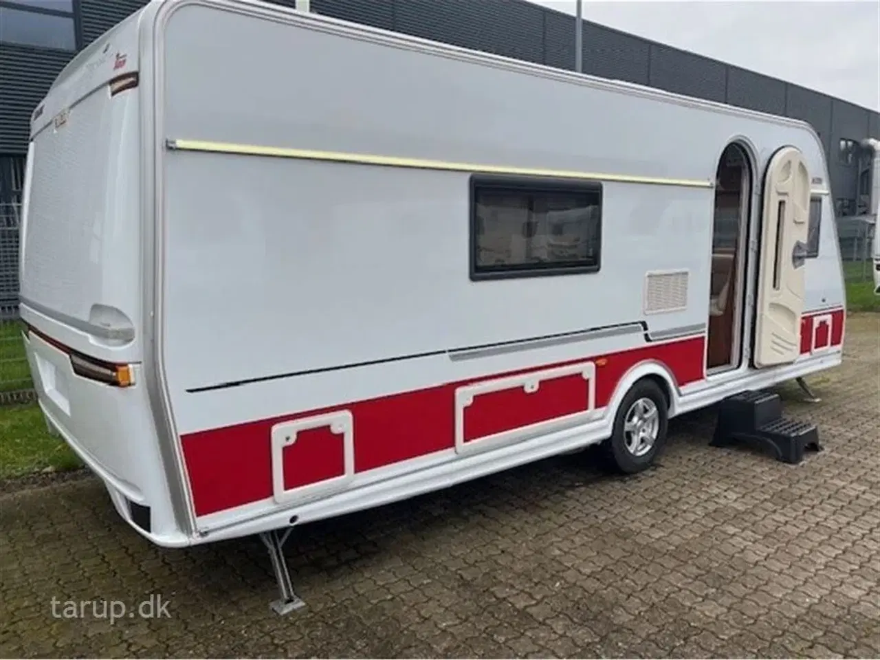 Billede 4 - 2014 - Kabe Royal 590 ETDL KS   Fortelt: Isabella Nordic 300, Truma XT mover, skind i siddegruppe, lysskinne, ALDE varme, vand båren gulvvarme, rundsiddegruppe, enkeltsenge