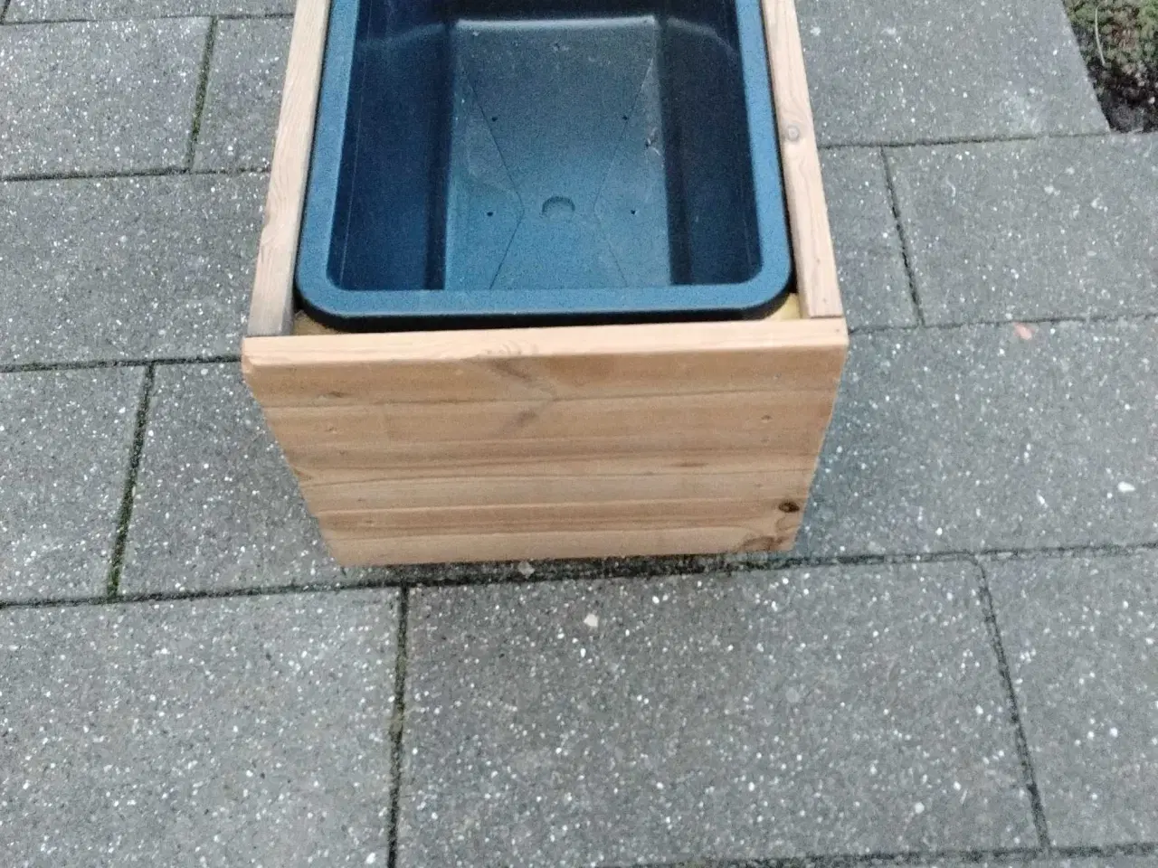 Billede 1 - Plantekasse/blomsterkasse i thermowood 
