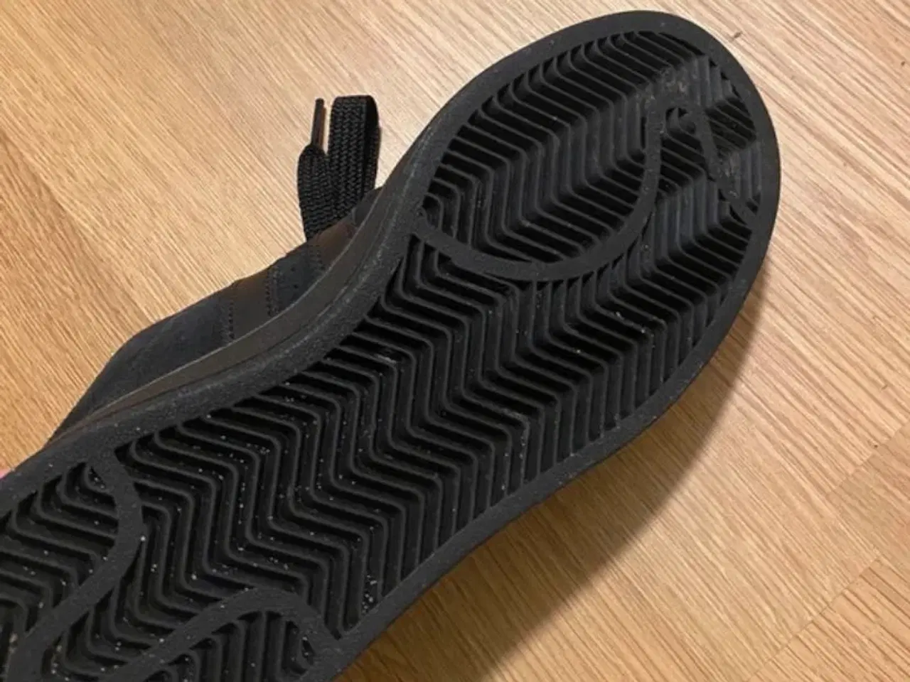 Billede 4 - Sælger et par adidas Campus