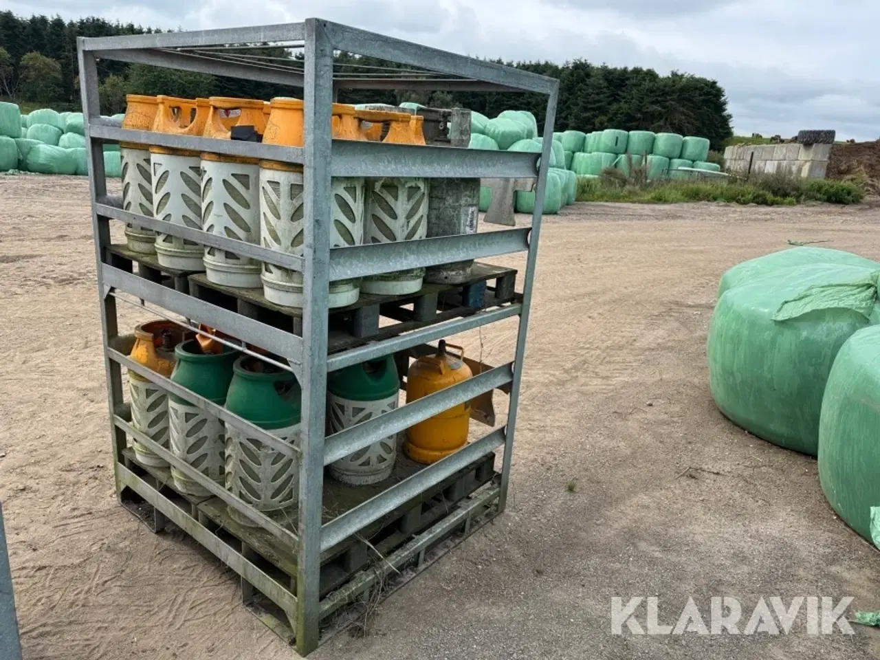 Billede 7 - Bure med tomme gasflasker BP Gas og Kosangas