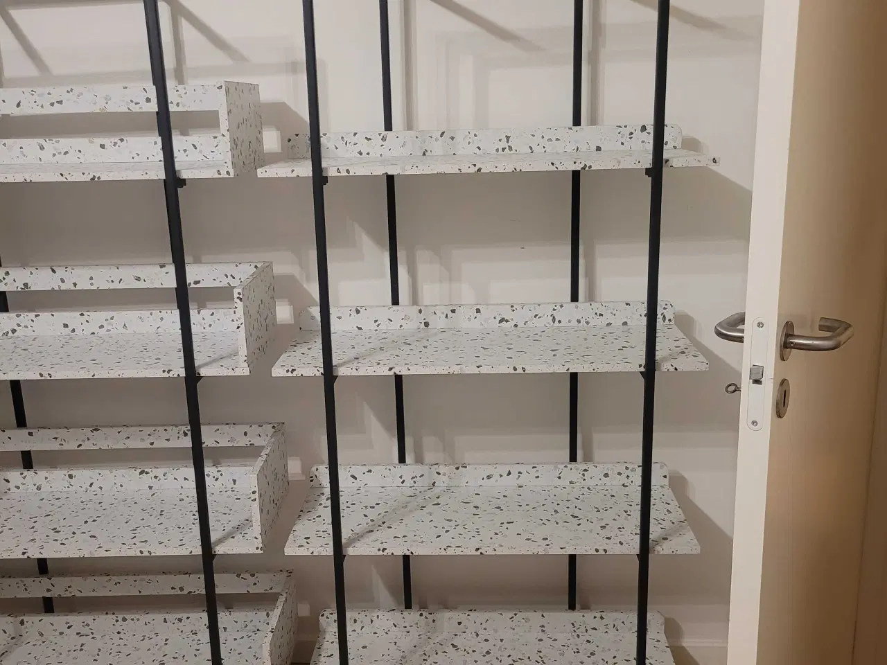 Billede 3 - 2 specielle reoler