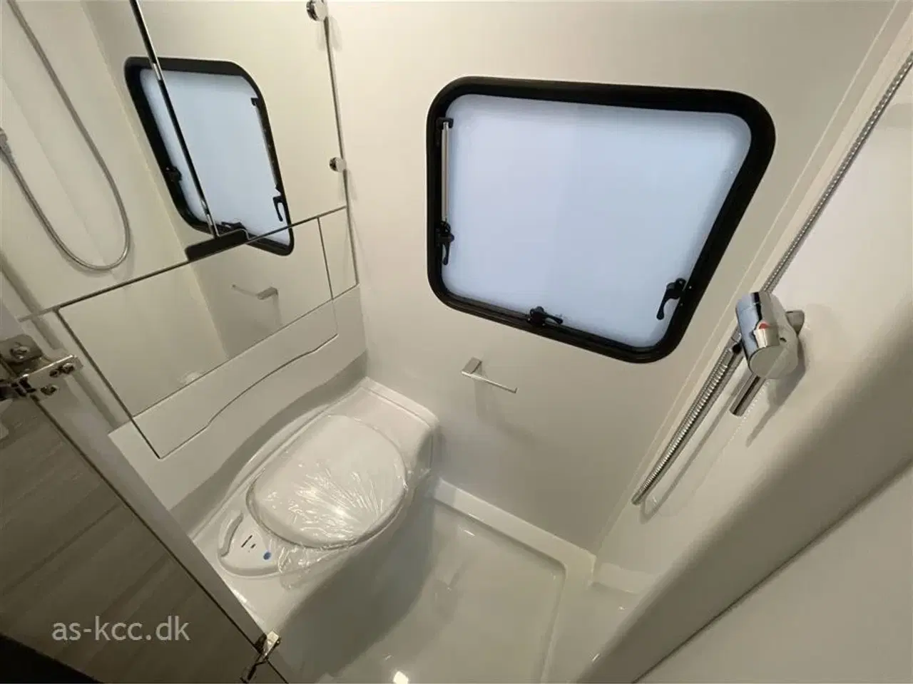 Billede 6 - 2026 - Adria Altea 362 LH   Adria Altea 362 LH årg. 2026 3 Sovepladser, 6 siddepladser. Myggenet halvdør, Batteriboks med lader og udvendig udtag kr. 3.289,- lagt i prisen