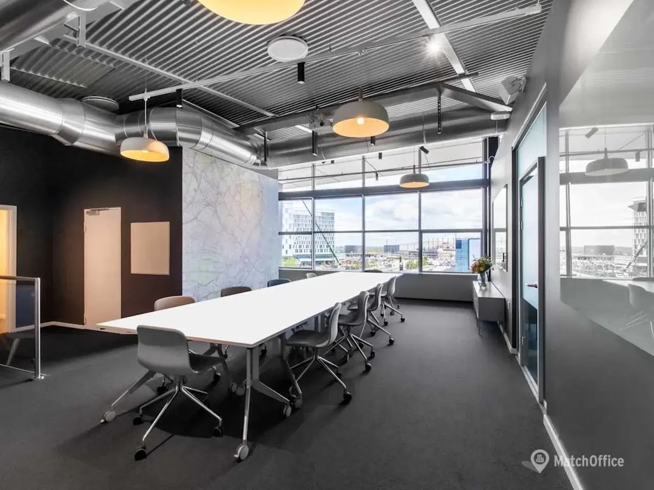 Billede 1 - Fornem arbejdsplads på en velforbundet beliggenhed