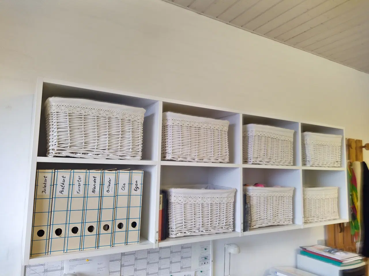 Billede 1 - Væghængt bogkassereol sælges