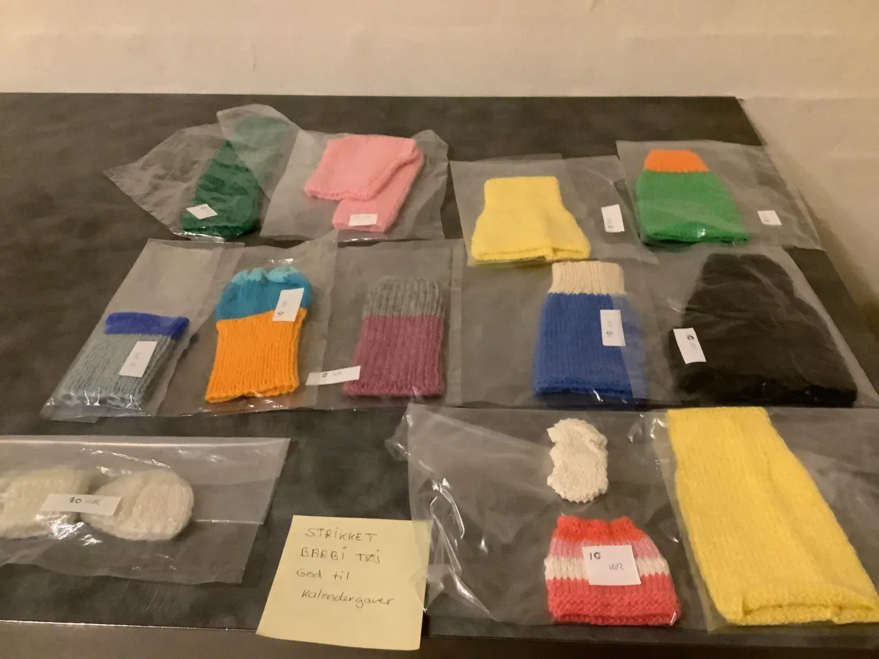 Billede 1 - Strikket Barbie tøj nyt