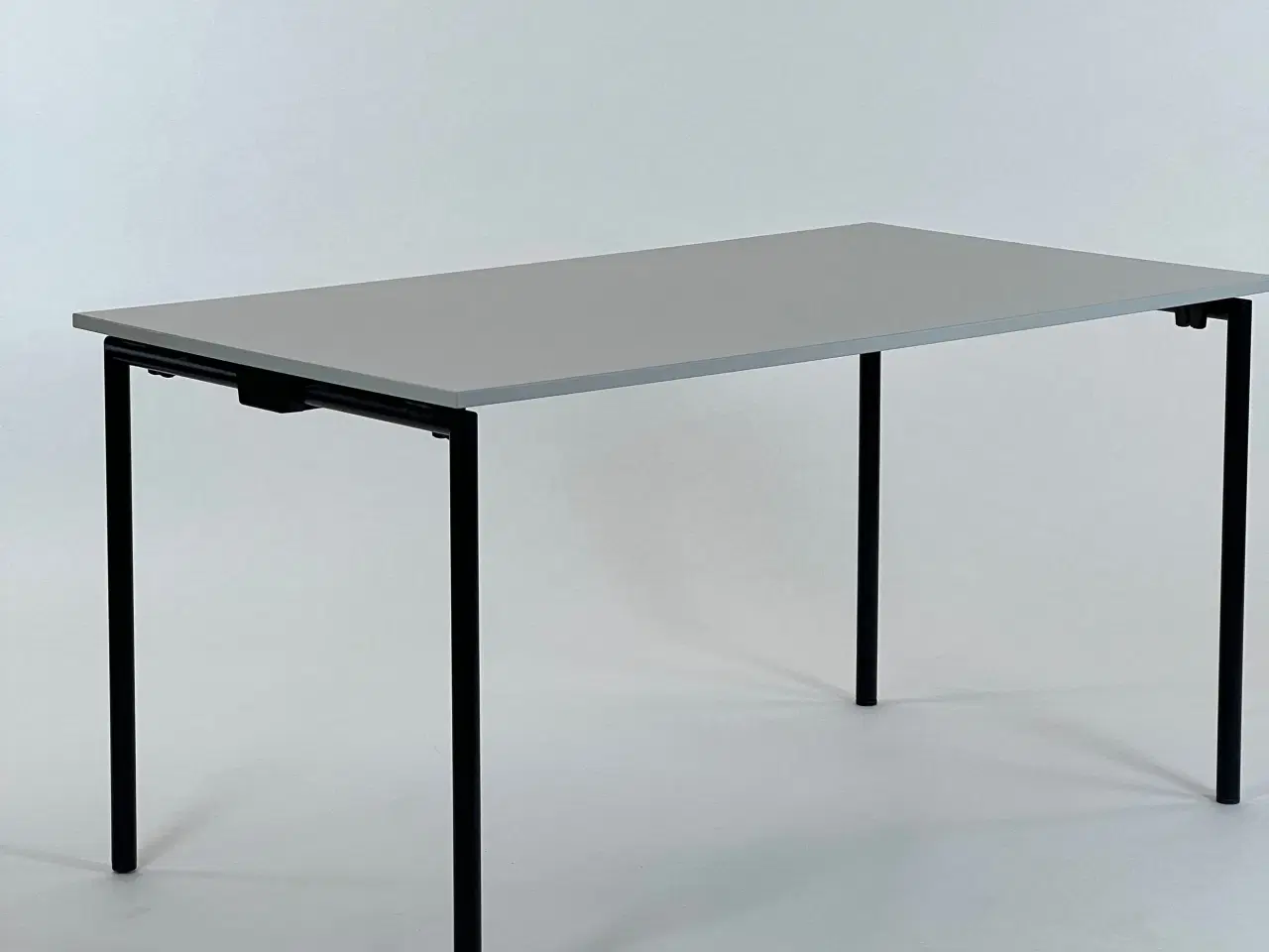 Billede 1 - Foldbart bord 4 - 6 personer