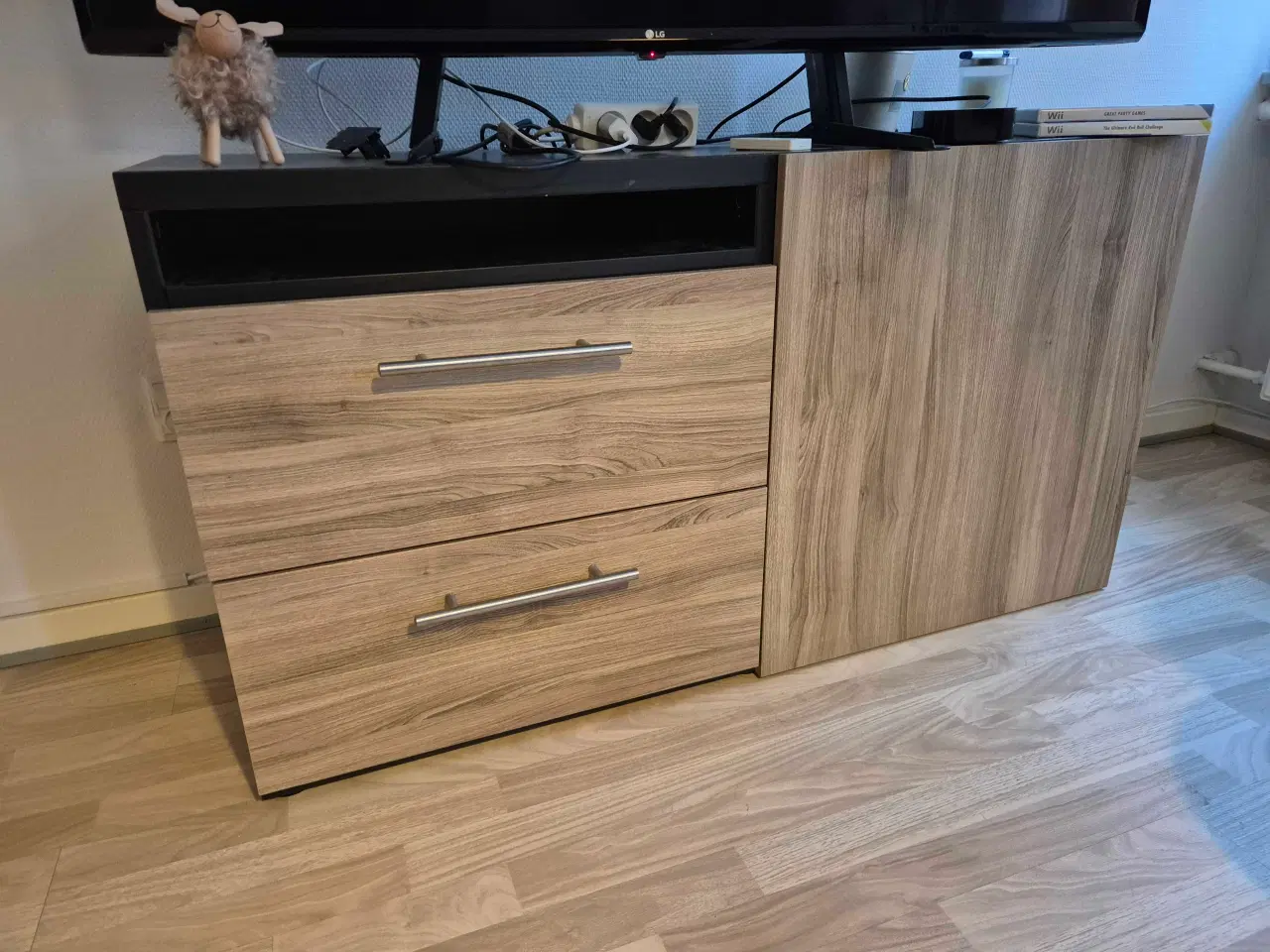 Billede 1 - IKEA møbel i mørk træ