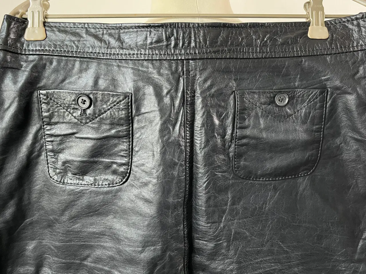 Billede 2 - Filippa K, superflot skindnederdel, str 40