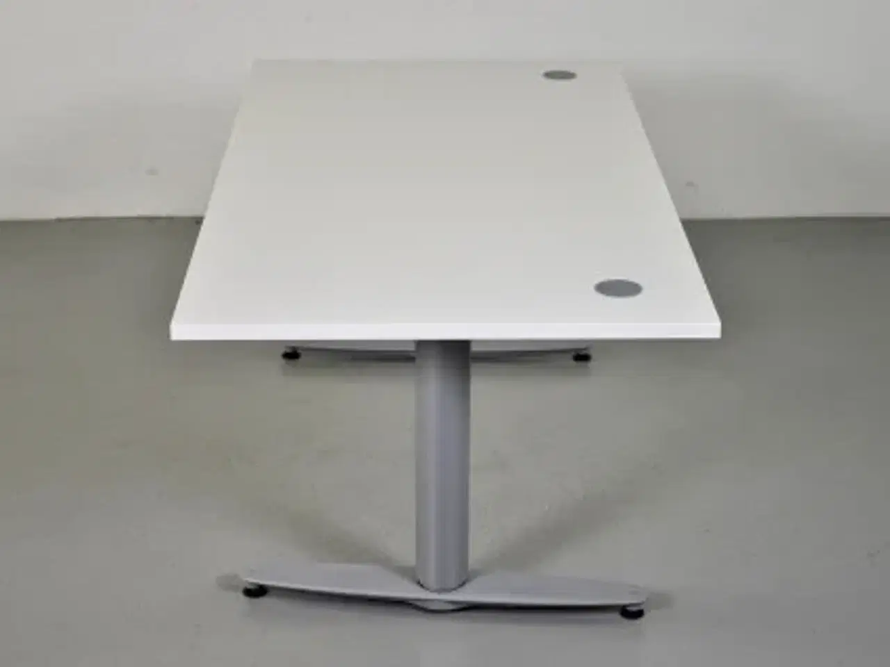 Billede 2 - Hæve-/sænkebord med hvid plade, 150 cm.