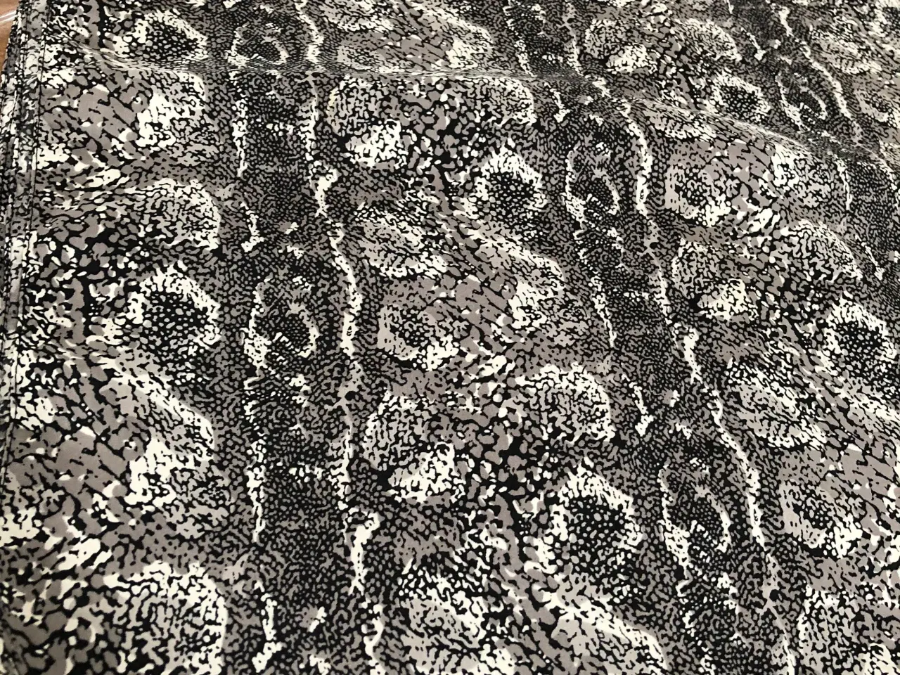 Billede 2 - Mønsteret tørklæde fra Bianco
