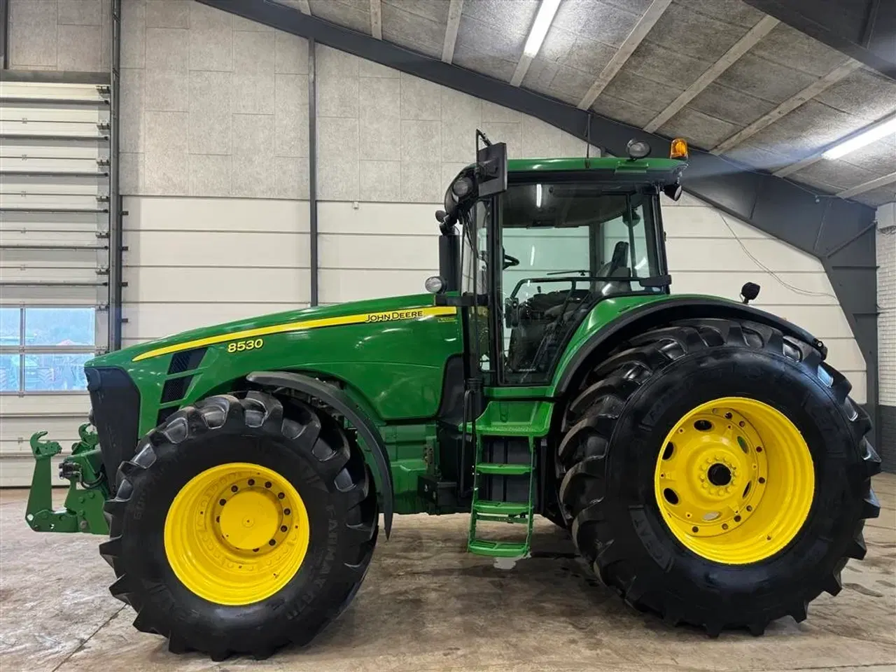 Billede 5 - John Deere 8530 Autopower Monteret med luft, frontlift og står på nye dæk.