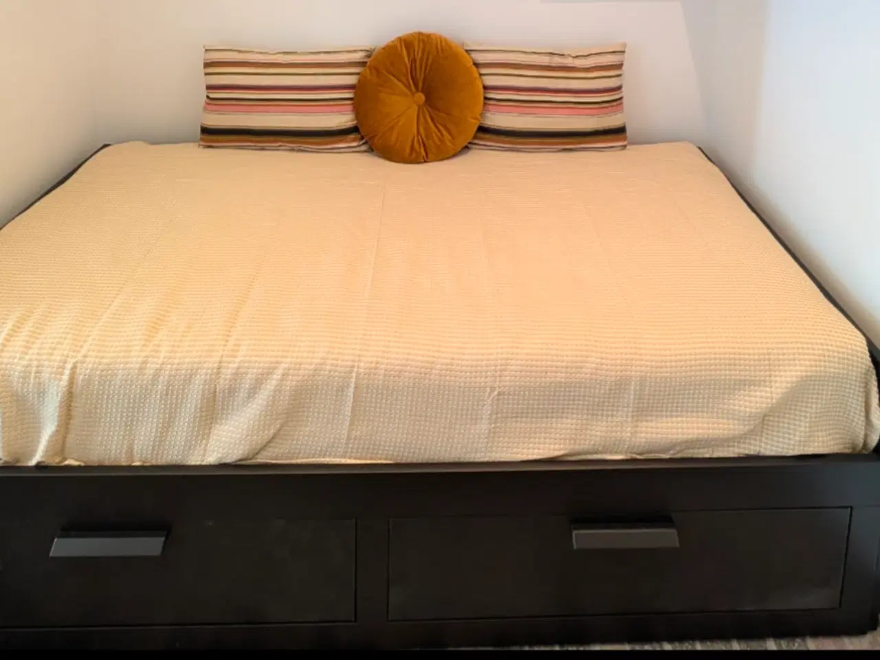 Billede 4 - Brimnes Ikea seng inkl 4*lagner og 2*madrasser