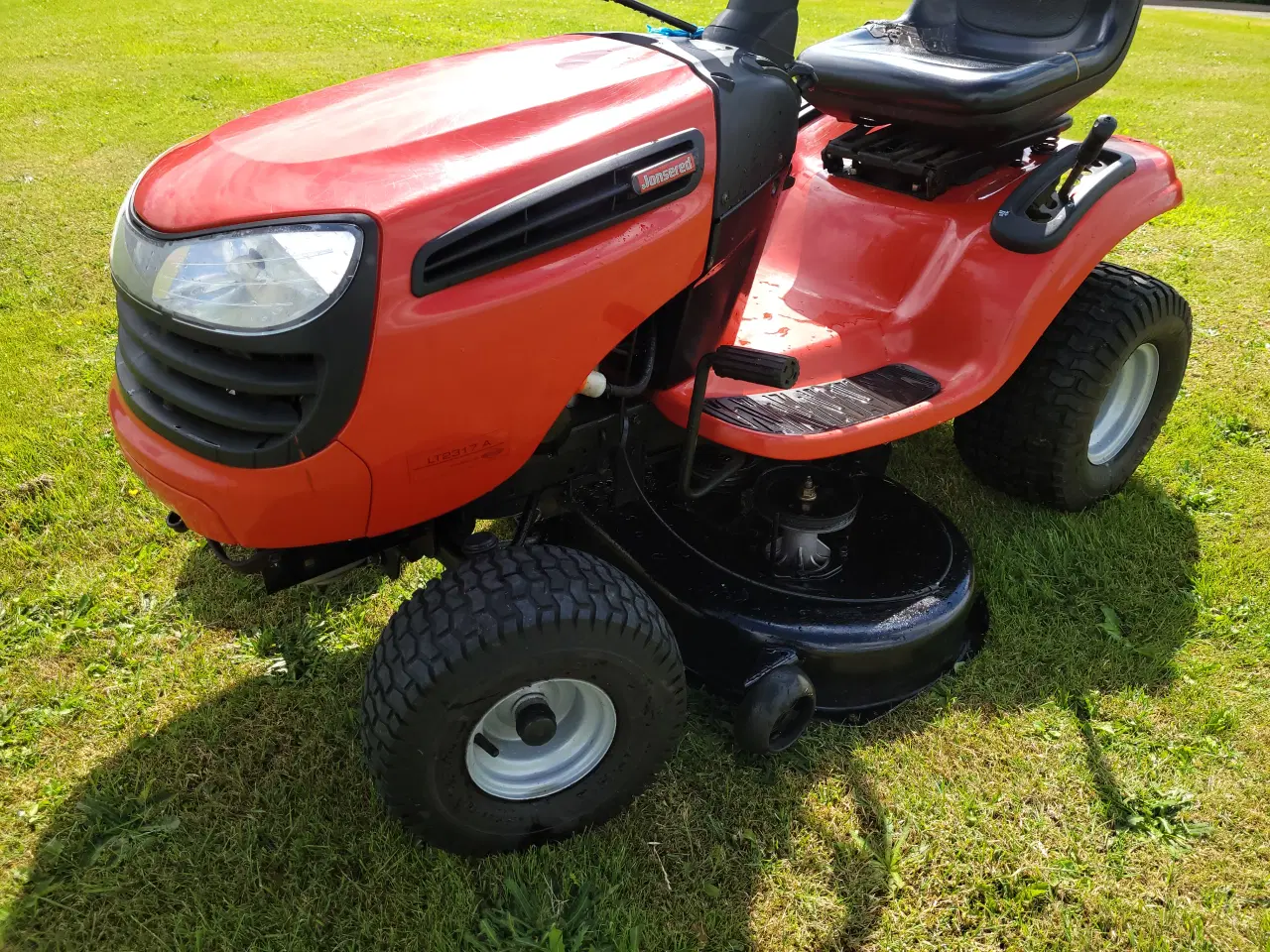 Billede 1 - Velkørende Jonsered LT2317A 42" Hydrostatgear 