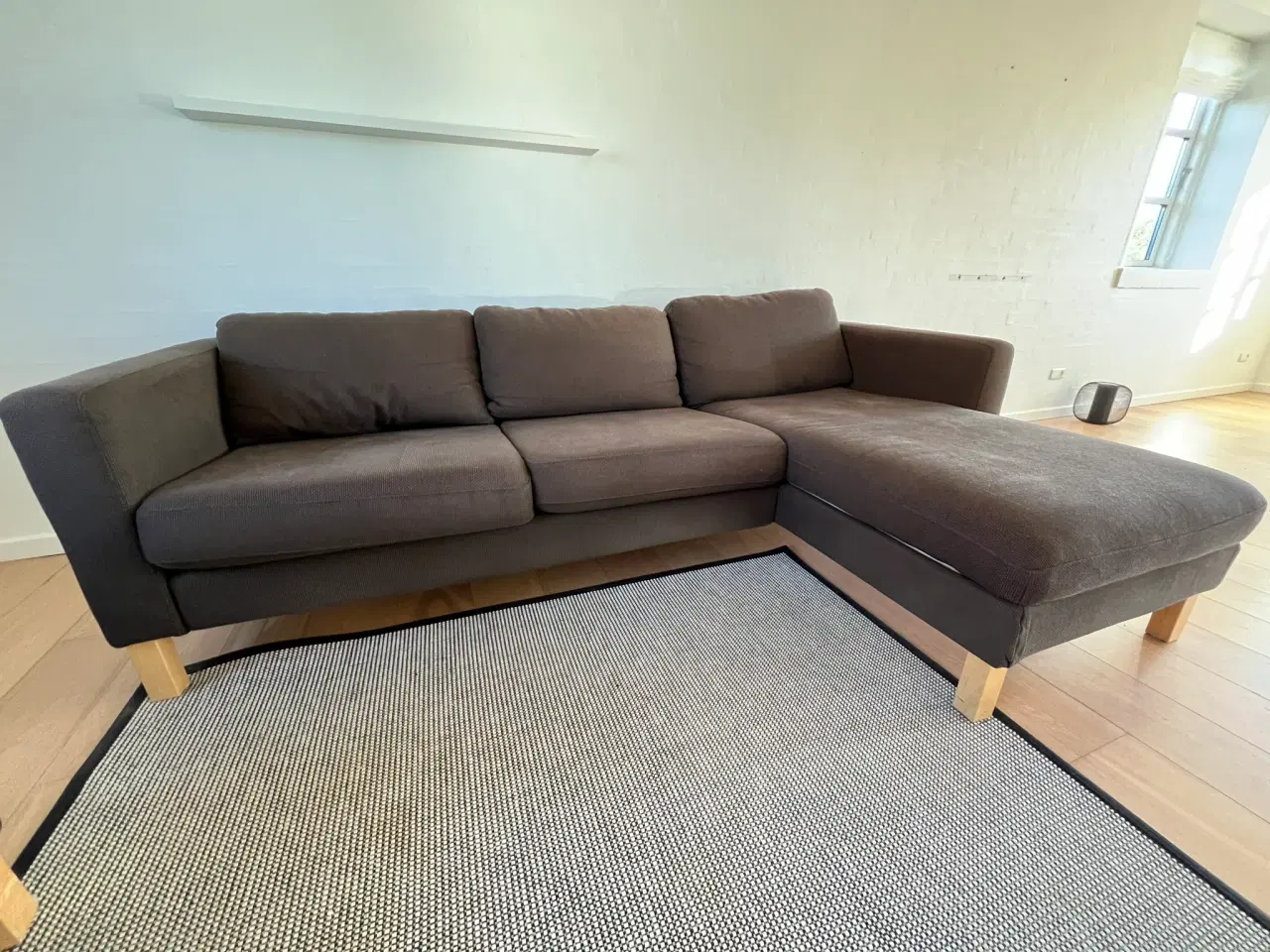 Billede 2 - 3 Pers mørkebrun stof sofa med chaiselong 