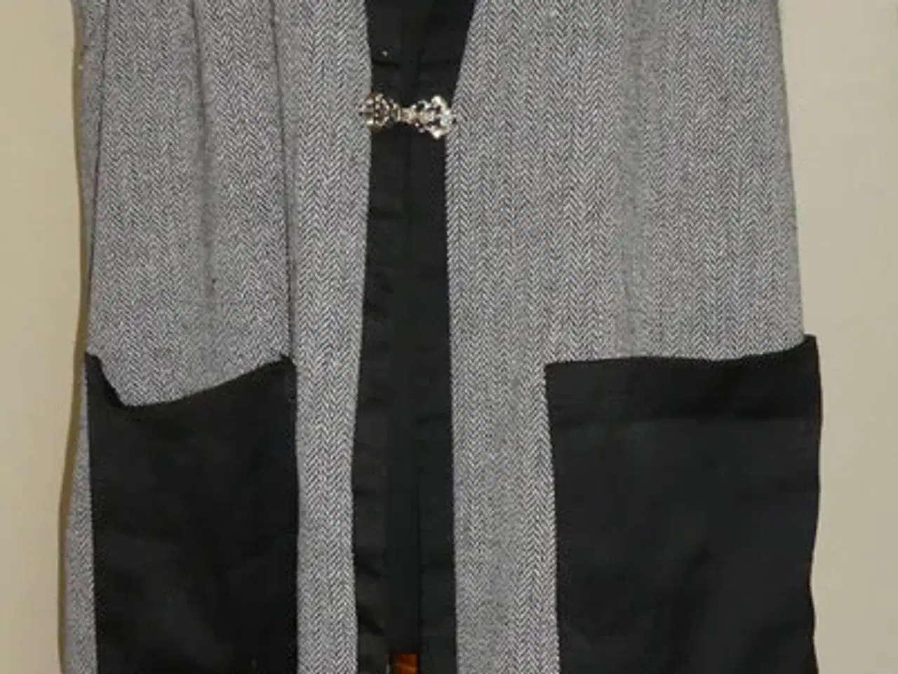 Billede 1 - Lang vest med spænde