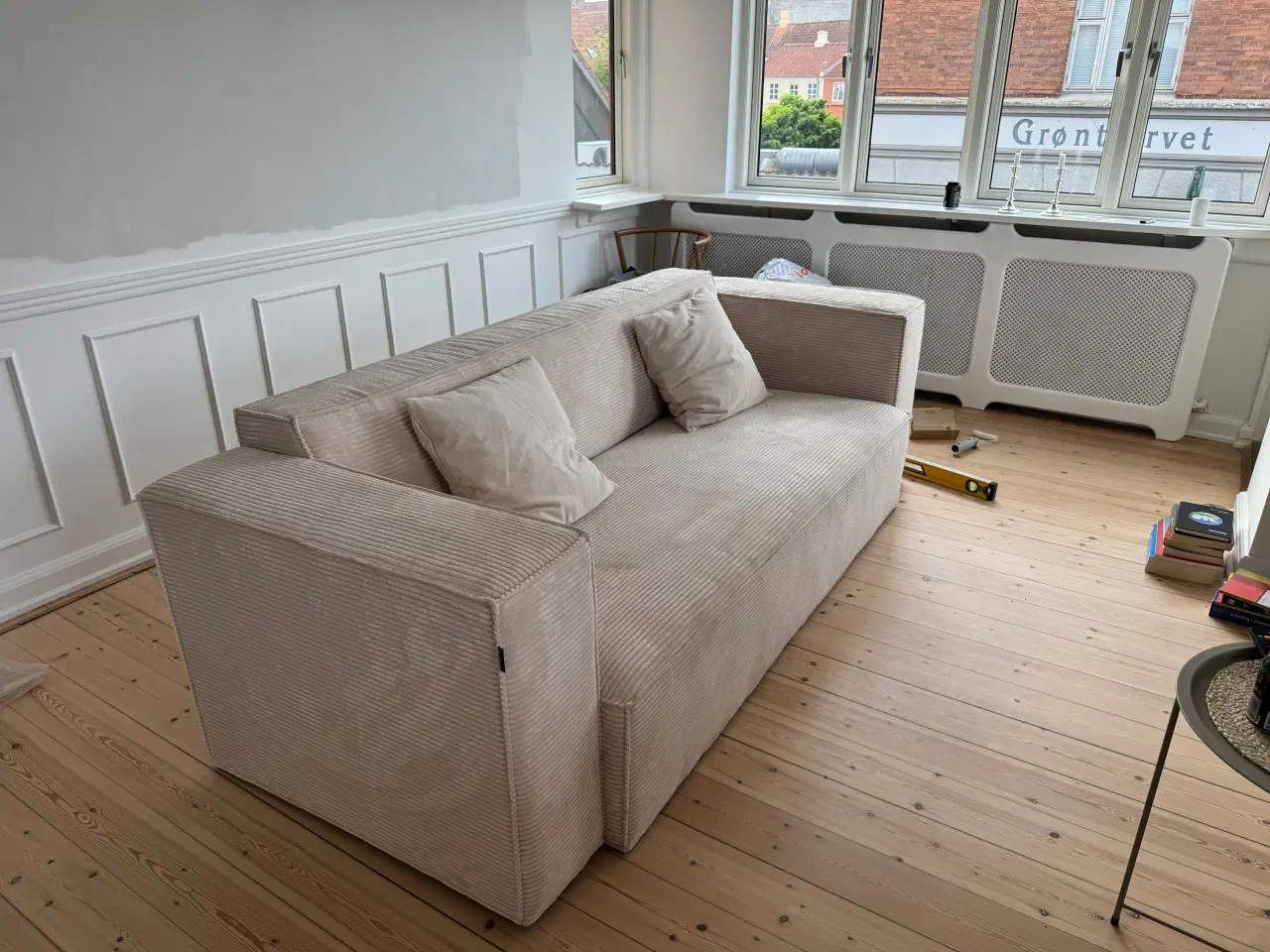 Billede 2 - Sofa i hvid/beige fløjl