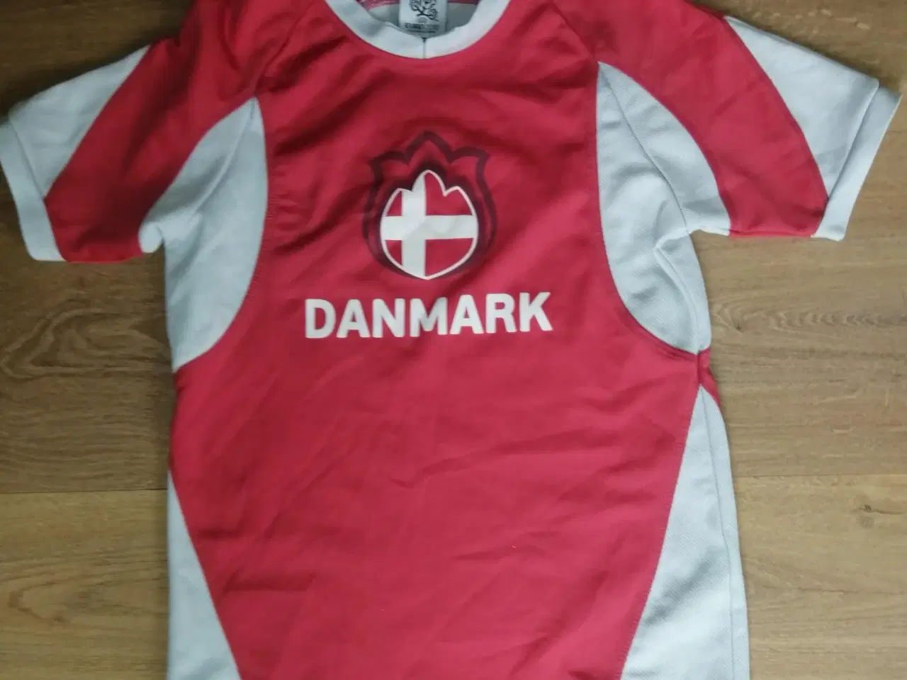 Billede 2 - EURO 2012 DANMARK FAN TSHIRT, STR. 10-12 ÅR, FLOT