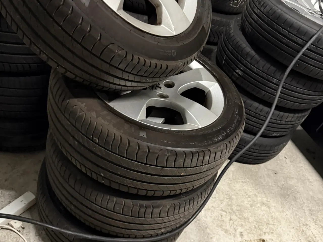Billede 10 - Diverse dæk med fælg