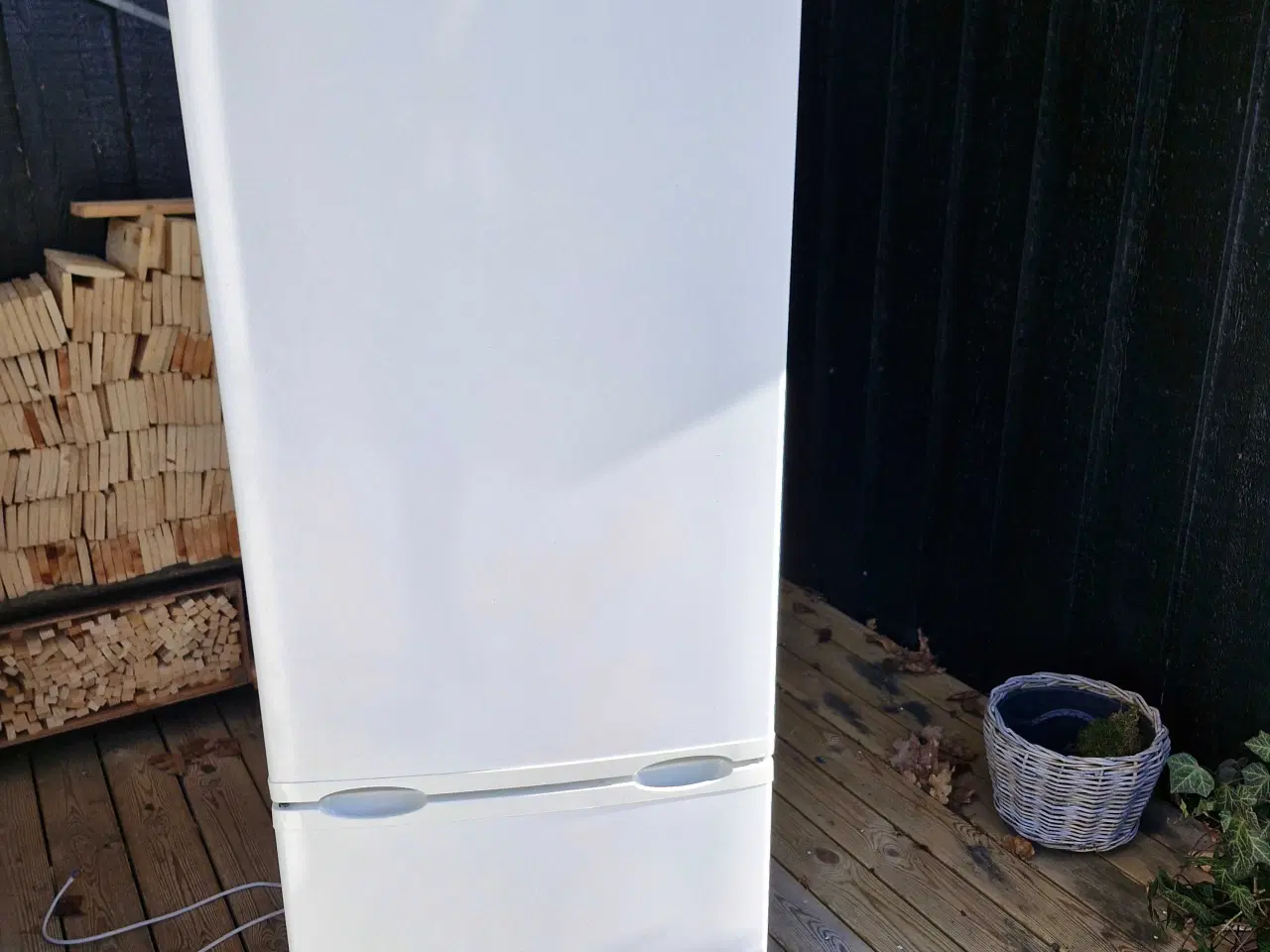 Billede 2 - Køle- fryseskab m 2 låger. SOLGT