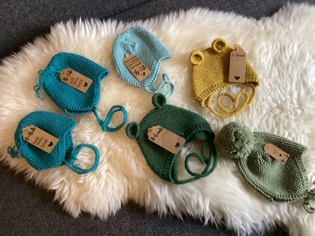 Billede 1 - Håndstrikkede babyhuer fl. str. merino mm RESTSALG