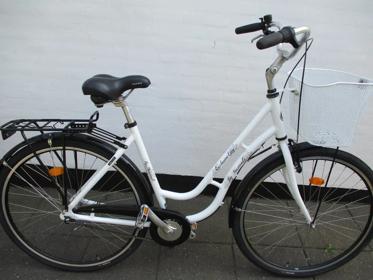 Billede 1 - God stand damecykel Mustang 3 gear hjul str.28