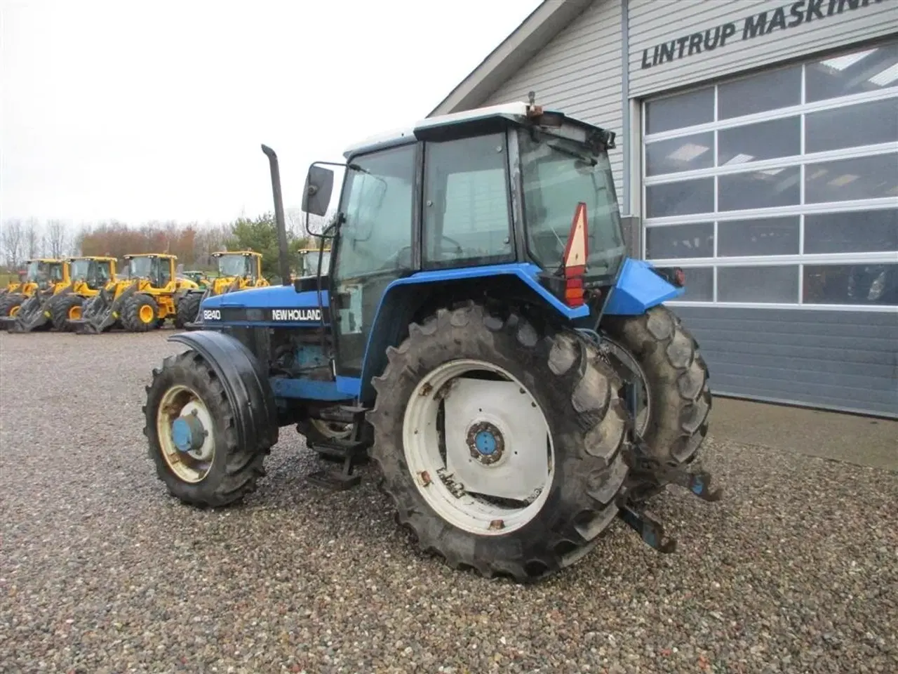 Billede 3 - New Holland 8240 SLE  Med frontlift og frontPTO