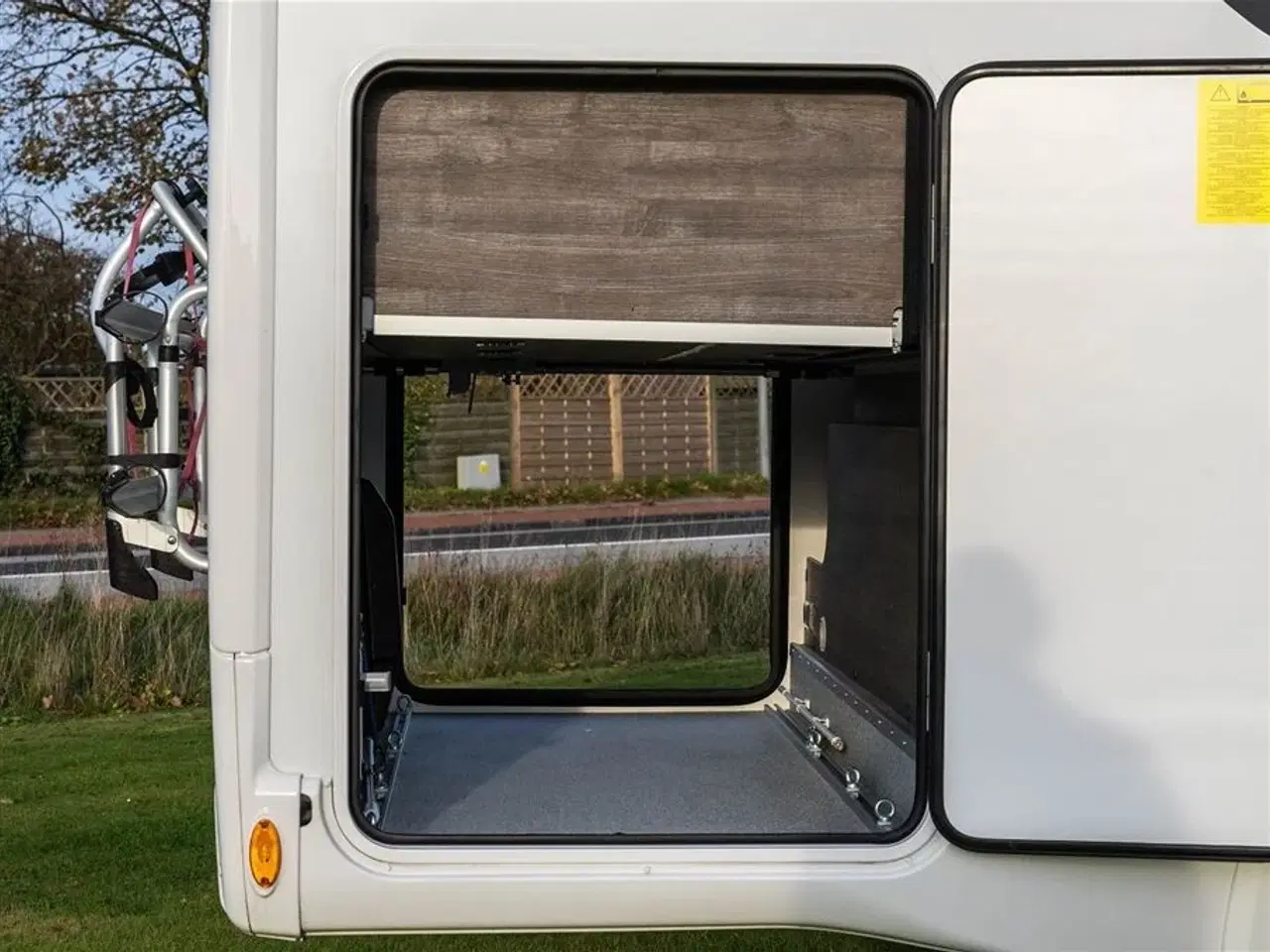 Billede 26 - 2021 - Benimar Amphitryon 940   Super fin Helintegreret Camper