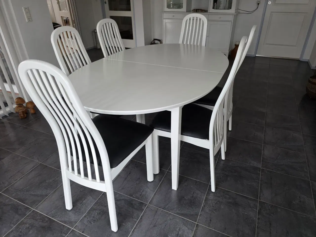 Billede 4 - Spisebord og stole