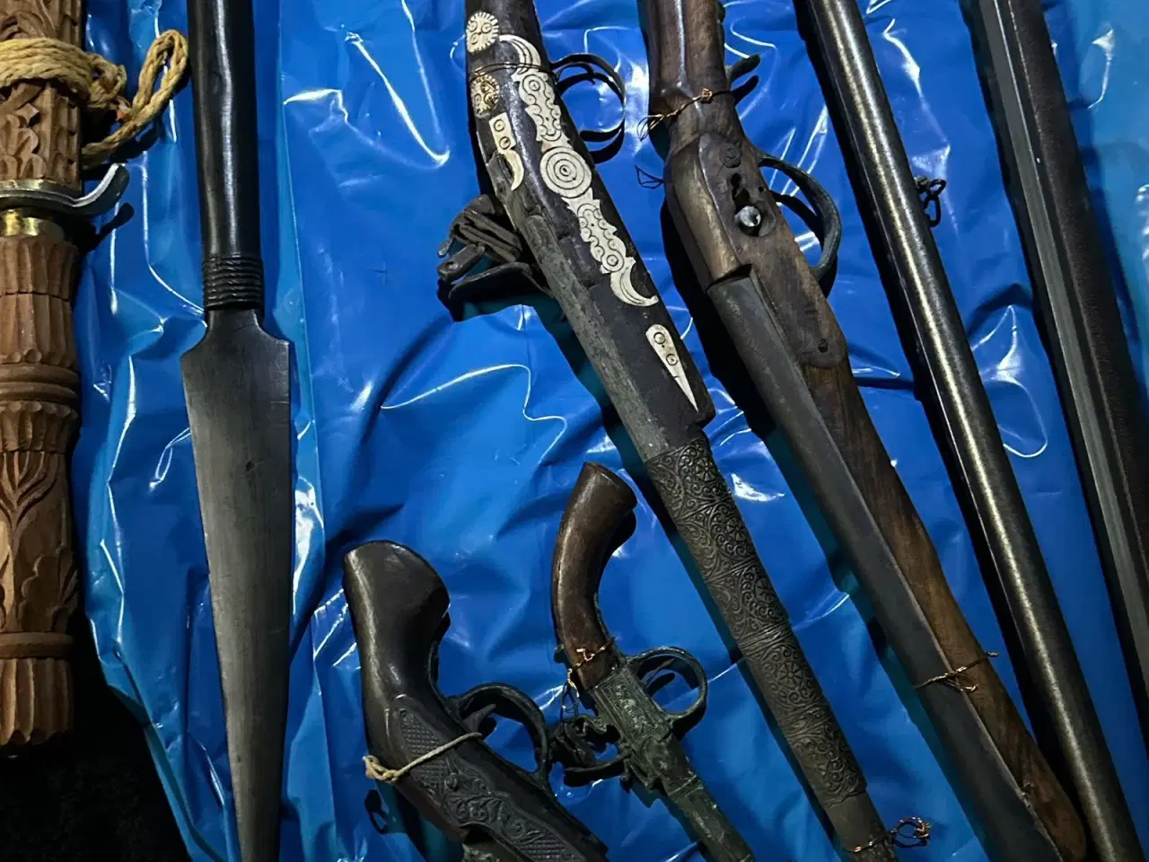 Billede 5 - Divs Pynte våben til at hænge på væg