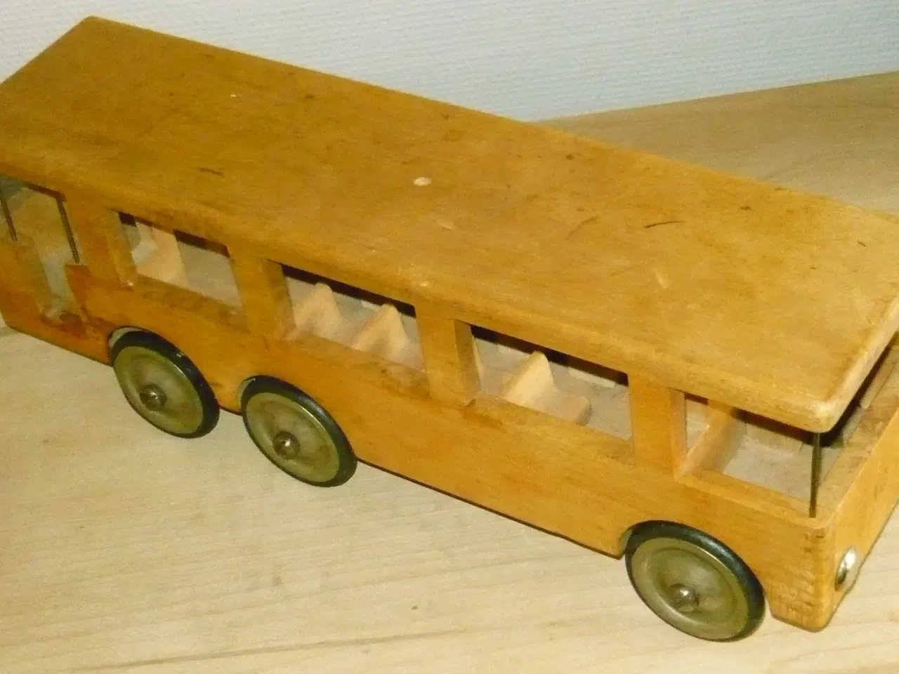 Billede 2 - STOR GAMMEL Træbus