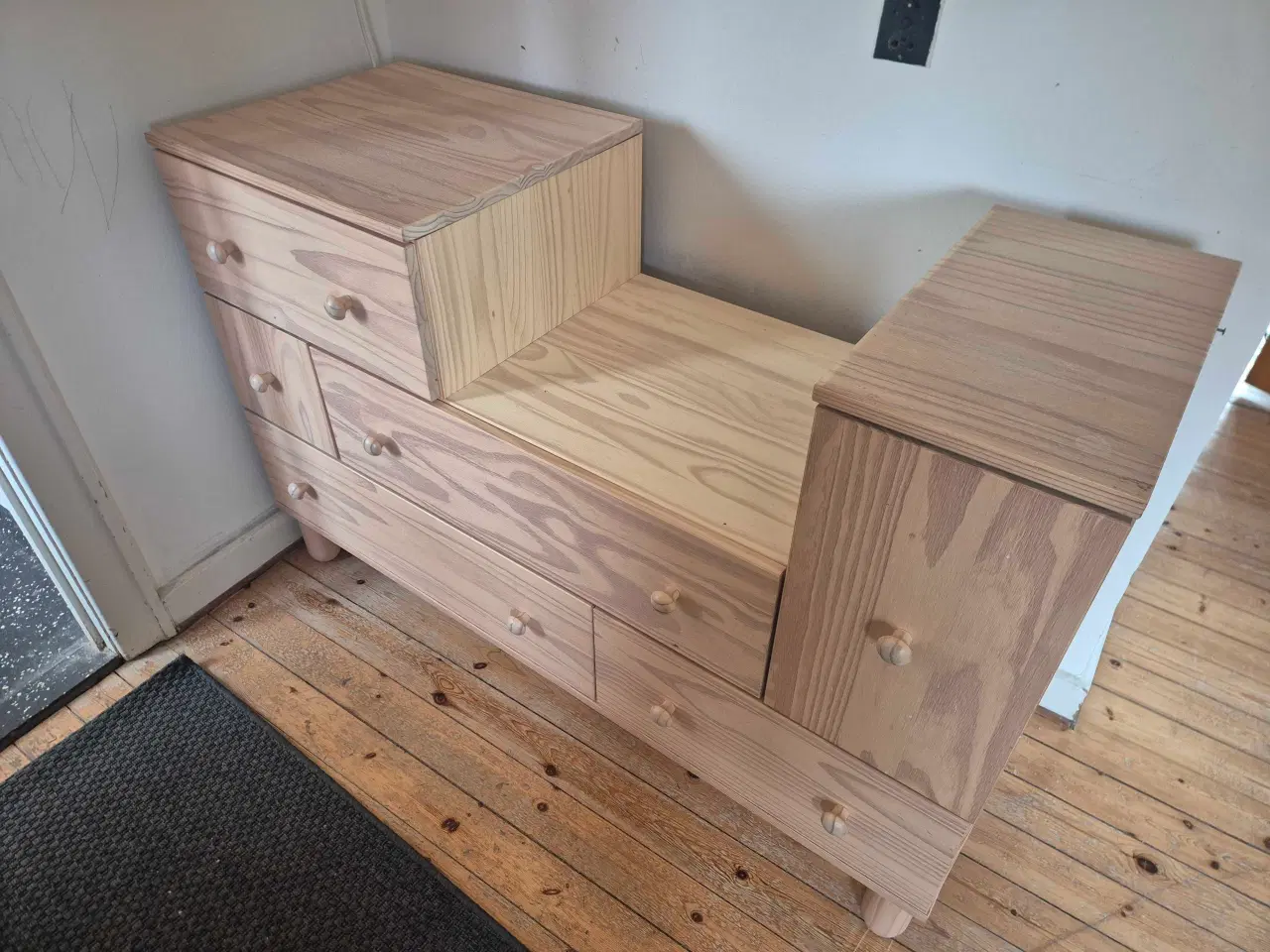 Billede 4 - Kommode med snedker-lavet pusleplads 