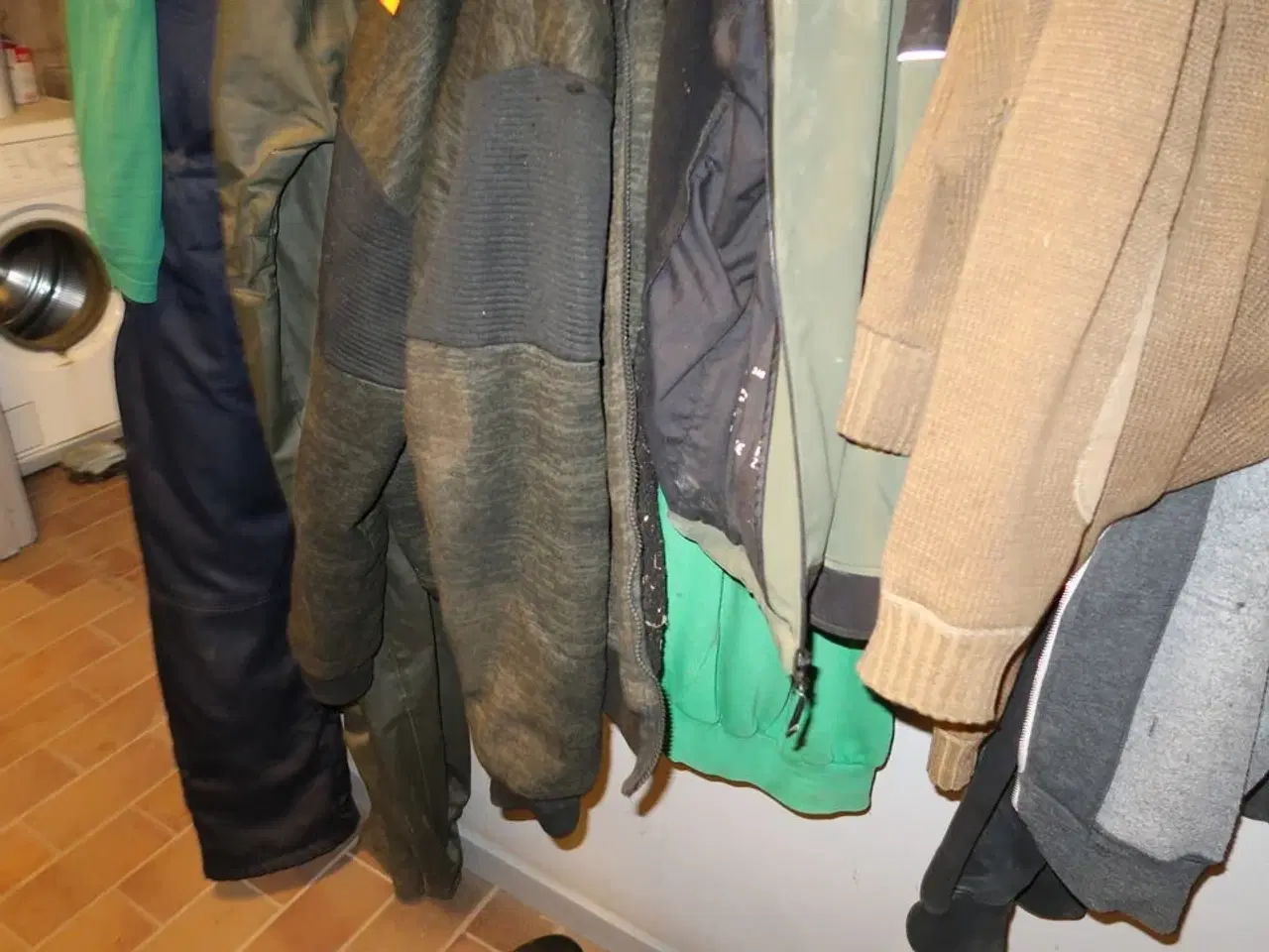 Billede 3 - Div. Arbejdstøj, sko samt bænke