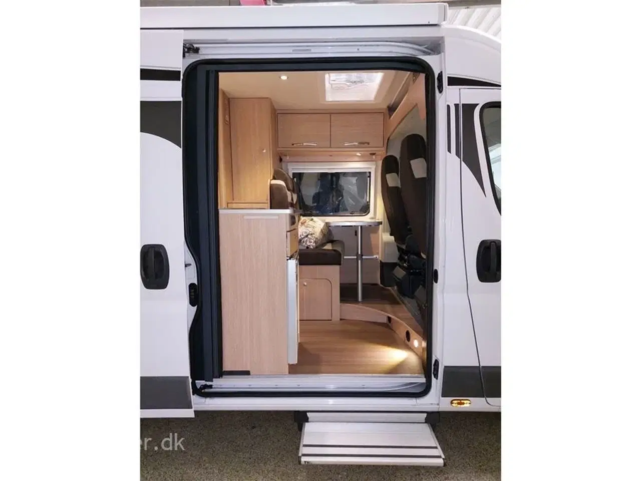 Billede 12 - 2017 - RoadCar R 600   MESSEPRIS kr. 524.900,- SPAR kr. 25.000,- Road Car R600 Van. 6 meters vogn med 6-trins manuel gear og anhængertræk