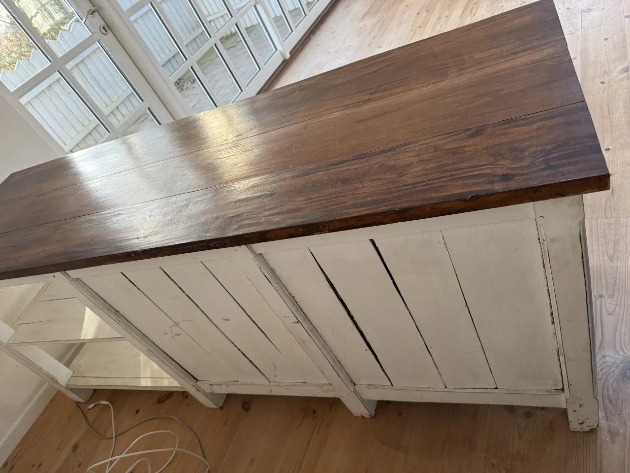 Billede 2 - Charmerende skænk/TV-møbel i vintage/landlig stil.