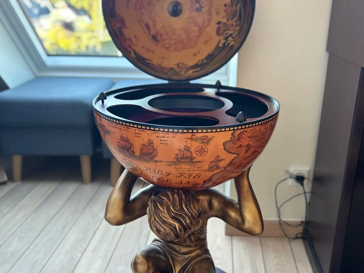 Billede 6 - “Antik” Globus Bar på Atlas Figur