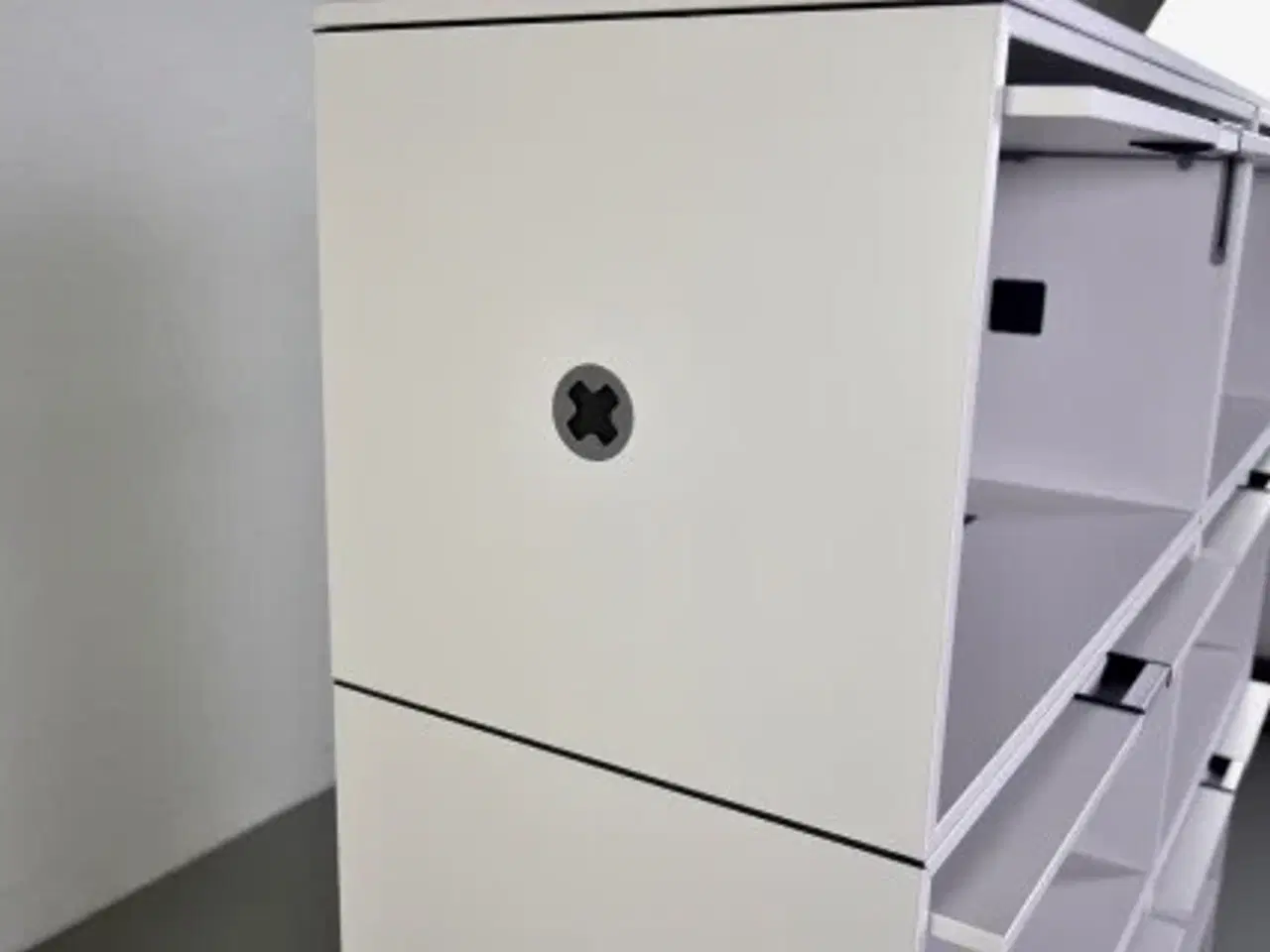 Billede 7 - Steelcase flexbox skab i hvid, 6 moduler