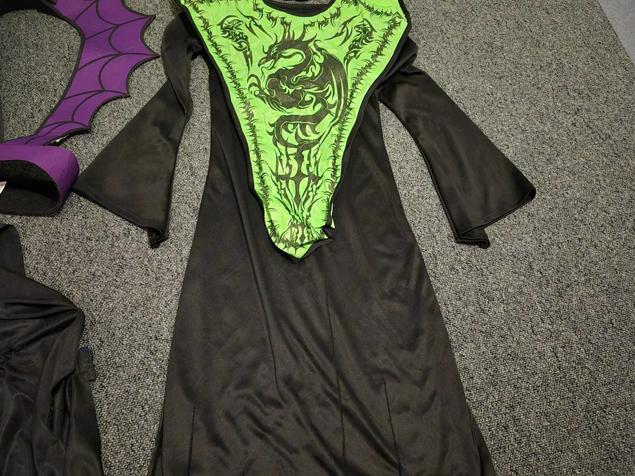 Billede 2 - Heks/ troldkvinde / ninja Flere i en kosrume str 1