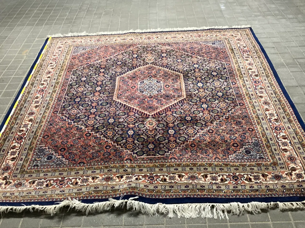 Billede 4 - Ægte kvalitets tæppe 224 X 224 sælges.