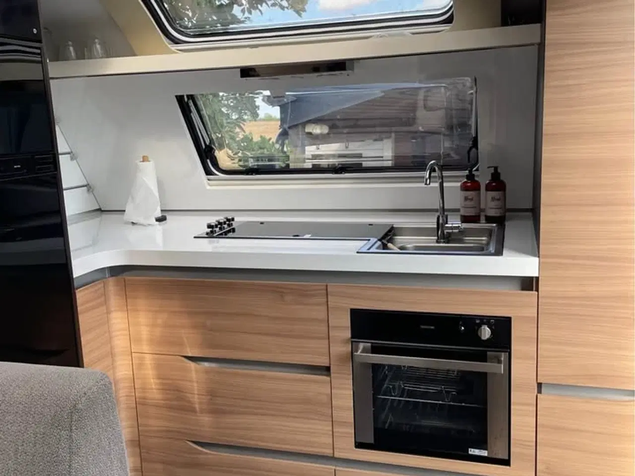 Billede 2 - Lækker luksus vogn, ikke ryger med alt i udstyr