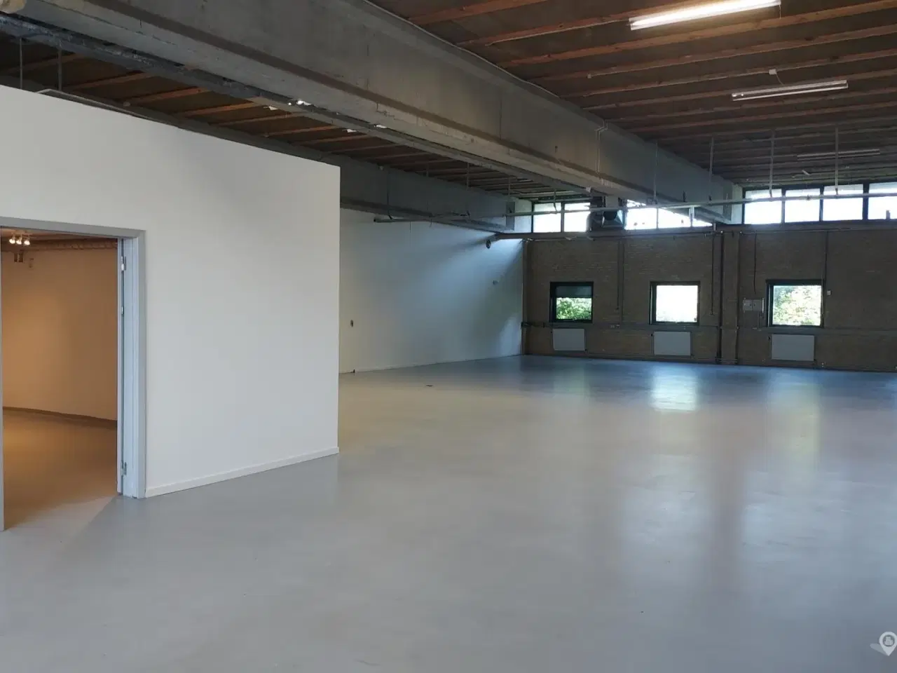 Billede 10 - Autoværksted / Værksted / Lager/ Produktion / Showroom – stor port.