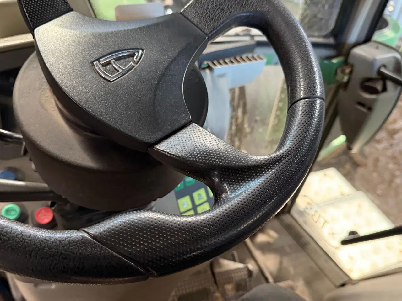 Billede 14 - Fendt 718 Vario TMS med læsser og tvillingehjul hele vejen rundt