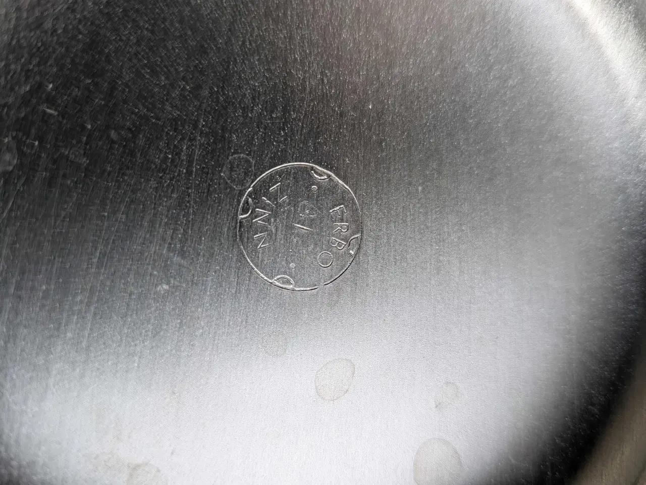 Billede 3 - Håndslebet krystal ølkrus med tinlåg