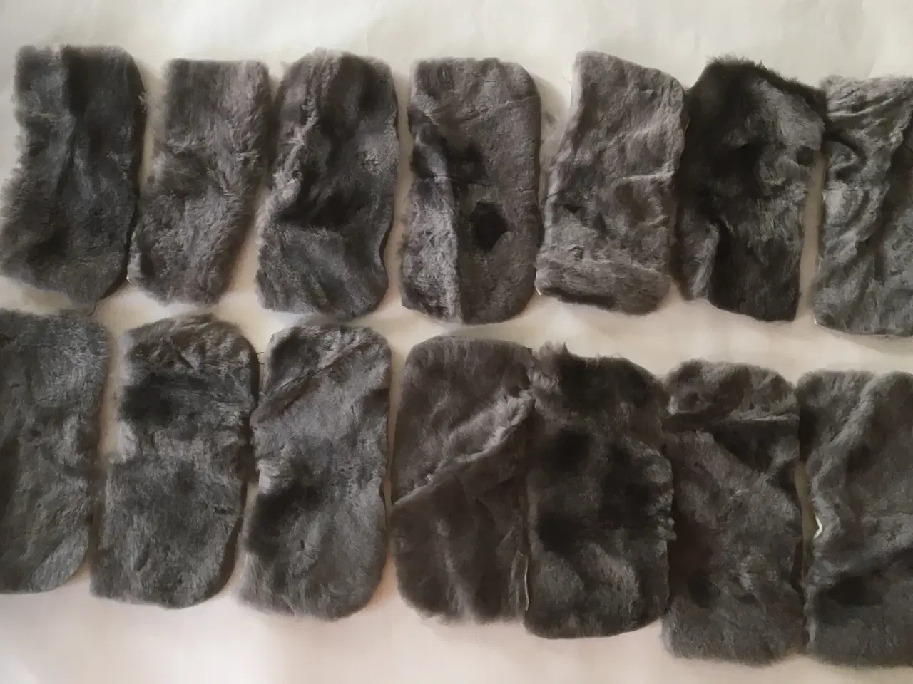 Billede 1 - 14 stykker pelsrester til Håndarbejde.