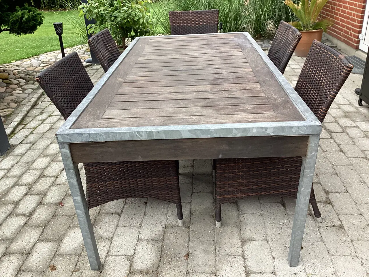 Billede 3 - Havebord + 5 stole + anrettebord