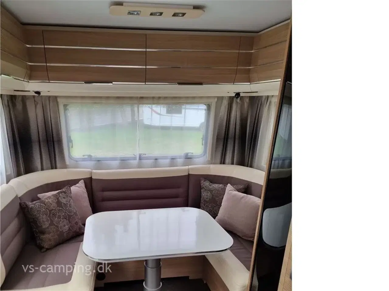 Billede 4 - 2015 - Adria Adora 482 LU   ATTRAKTIV CAMPINGVOGN MED ENKELTSENGE MED LAMELUDTRÆK &amp; RUNDSIDDEGRUPPE