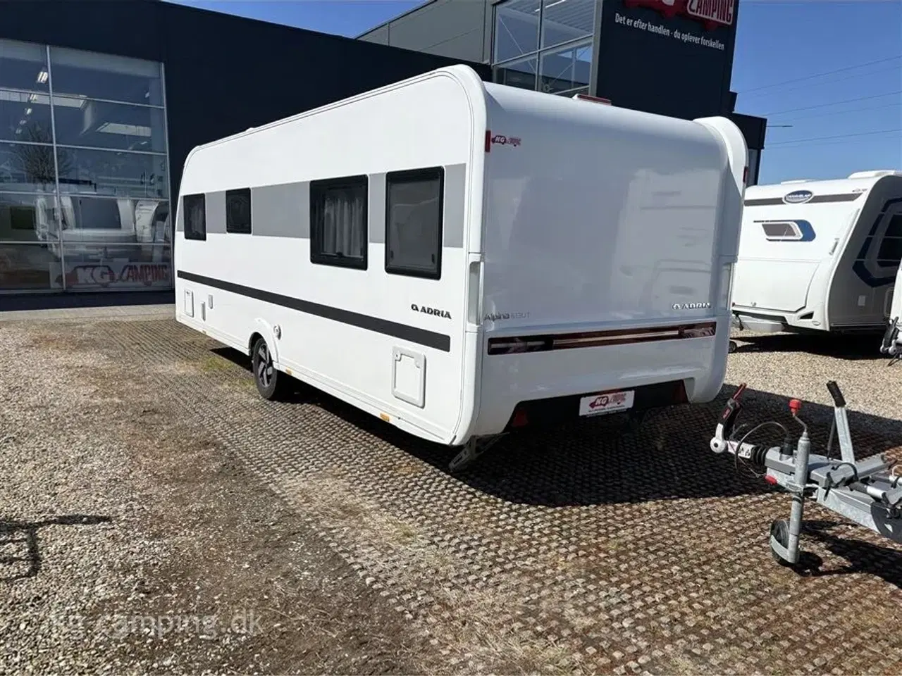 Billede 4 - 2023 - Adria Alpina 613 UT   Alpina i lækkert eksklusivt design. Enkeltsenge. Alde Centralvarme, Fortelt og Mover