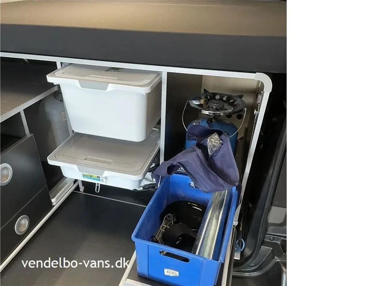 Billede 8 - 2018 - Øvrige   2 personers personbil 180 HK og automatgear med udstyr til overnatning og madlavning - EN&amp;apos; VOGN TIL DET HELE
